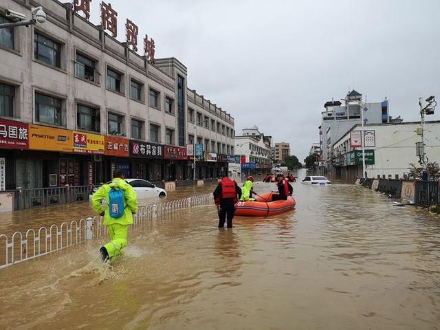 警惕！中國(guó)氣象局連發(fā)三個(gè)預(yù)警，多地有大暴雨(圖1)